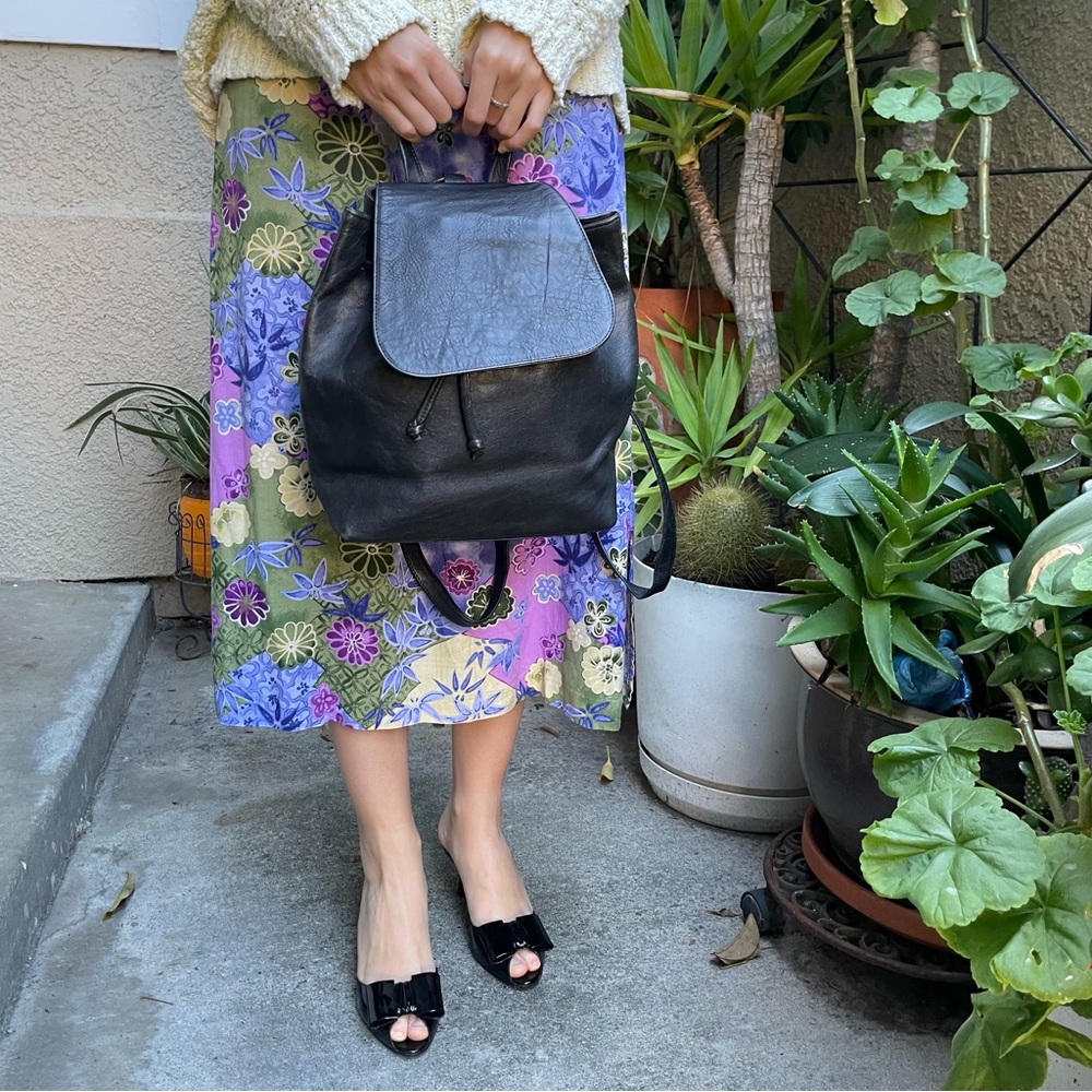 Vintage black/silver distressed leather backpack - Picture 4 of 16